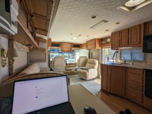 2001 winnebago adventurer interior with slide out